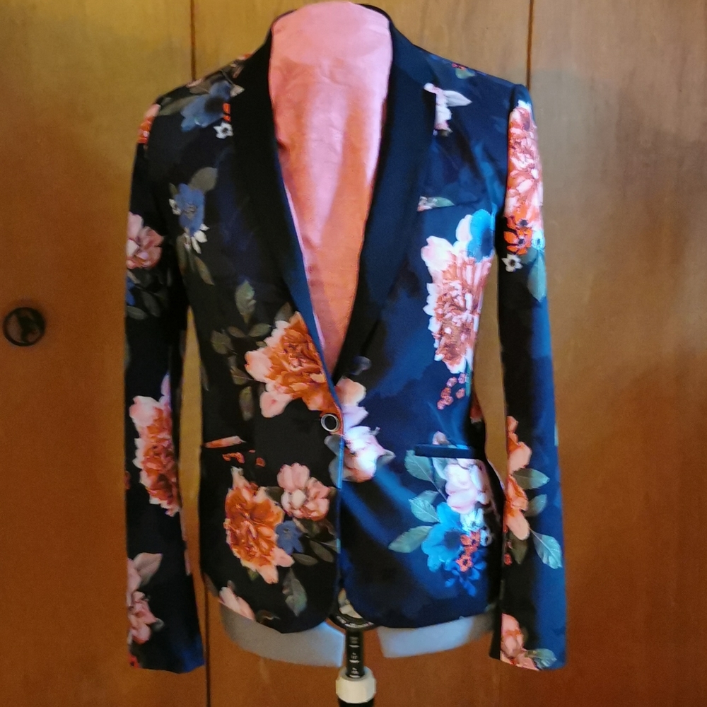 RW&CO. Floral Blazer - Black and Pink